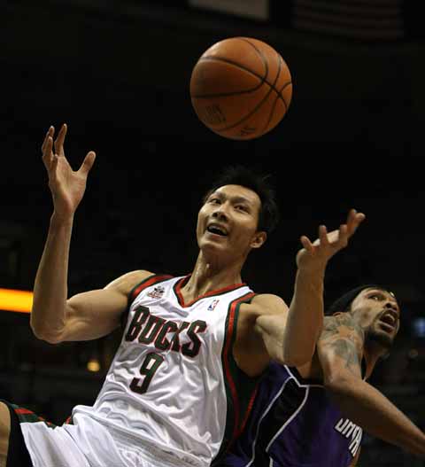 灰熊绝杀快船，易建联点燃赛场