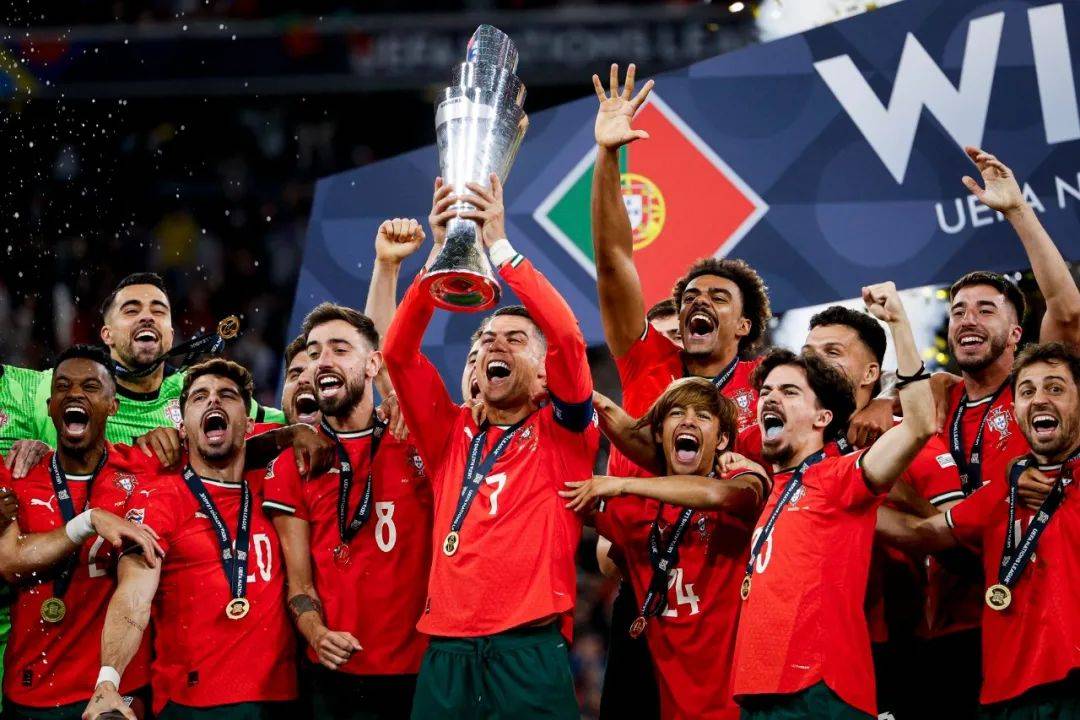 拜仁横扫哥伦比亚，布鲁诺点燃赛场