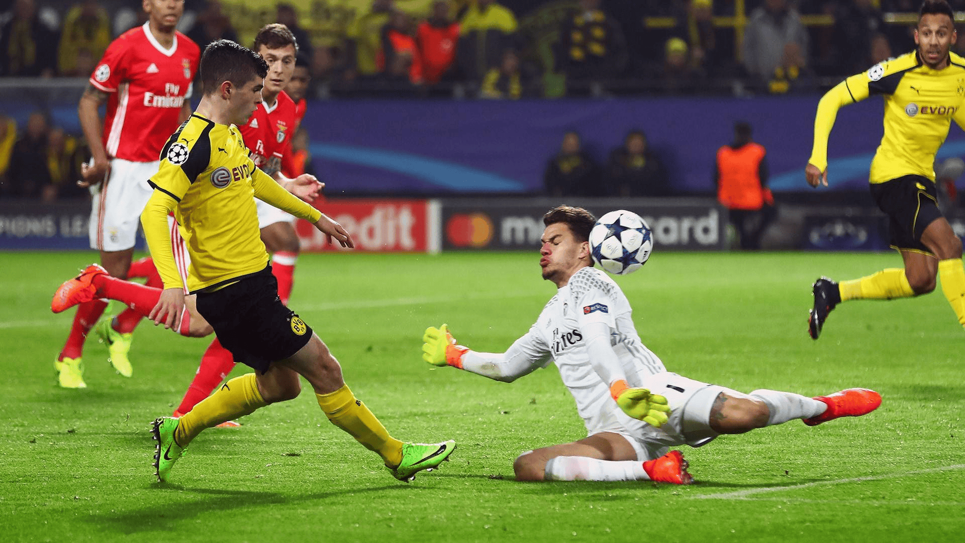 本季度球员在比赛中展现出巅峰状态