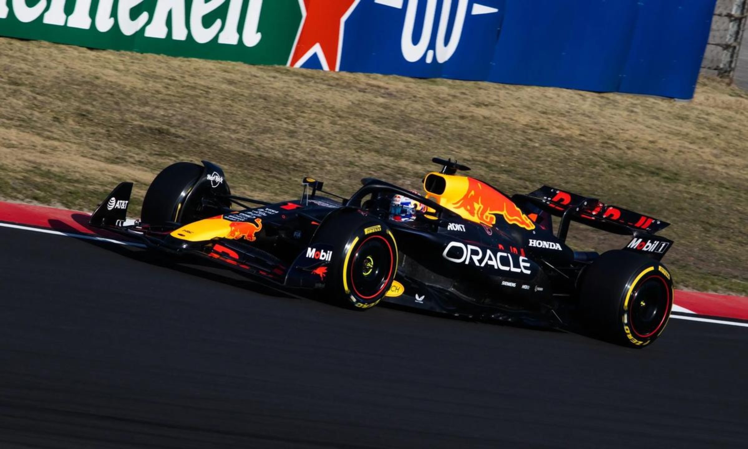 红牛二队翻盘迈凯伦，维斯塔潘点燃赛场